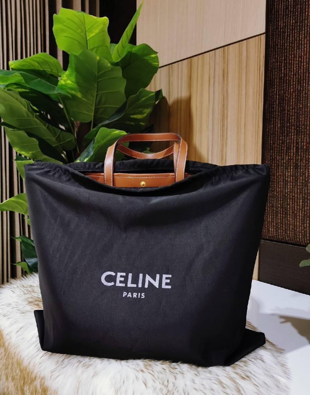 CELINE SHOPPING BAG VIP GIFT WITH PURCHASE (GWP) พรีเมี่ยมกิ๊ฟ Limited จาก CELINE HAUTEPARFUME DUTYFREE COUNTER วัสดุ TRIOMPHE CANVAS ดีไซน์ทรง TOTE สวยหรูคลาสสิคไม่มีเอ้าท์