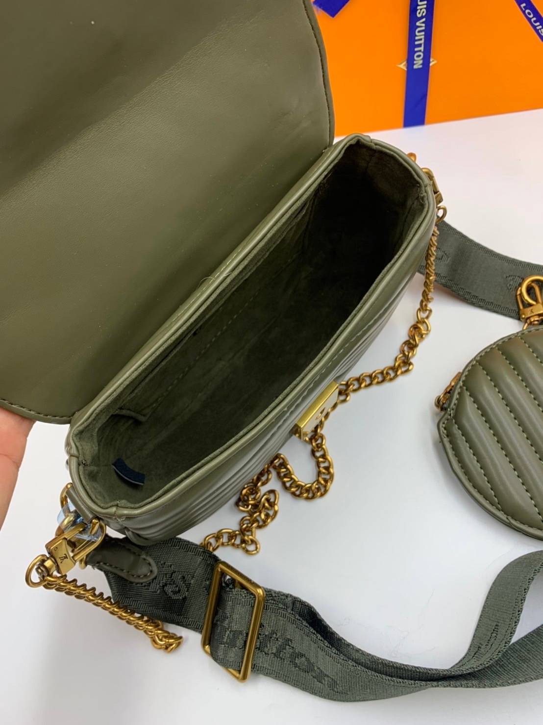 VIP GIFT 】LOUIS VUITTON NEW WAVE MULTI-POCHETTE (4colors)