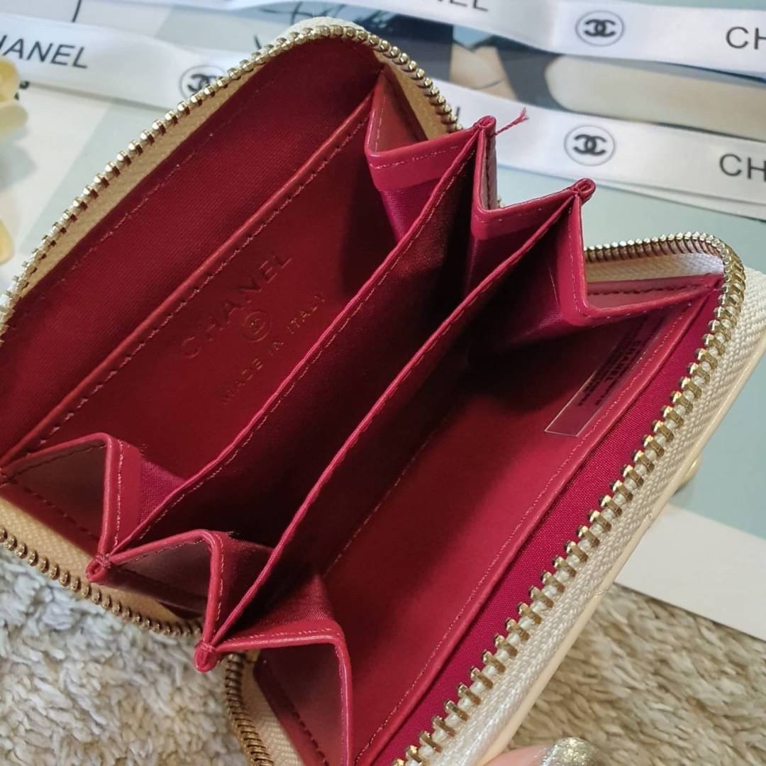 พรีเมี่ยมกิ๊ฟแท้ 100% 】CHANEL SHORT WALLET สีขาวครีม ~~ ครบชุดเซ็ตของขวัญ♡♡ กับ กระเป๋าสตางค์ใบสั้น แนะนำรุ่นนี้คะ งานพรีเมี่ยมกิ้ฟท์จากเค้าเตอร์ต่างประเทศ **ทรงน่ารักกก หนังเรียบ