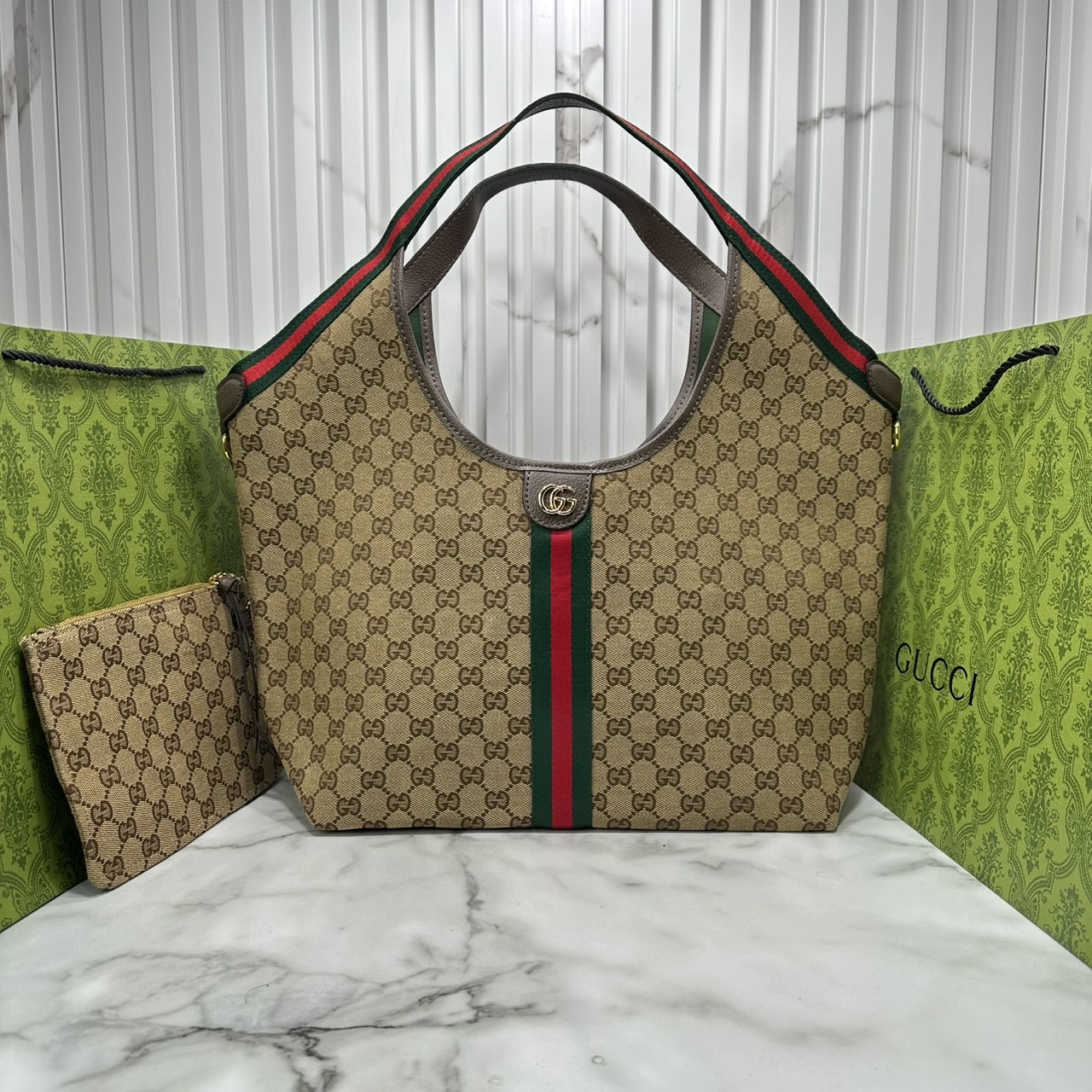 ORI หนังแท้ | Gucci Giglio Large tote bag / Monogram / Denim กระเป๋าทรงสะพายทรงโท้ทใบใหญ่ ดีไซน์ใหม่ล่าสุด สวยหรู่เท่มาก มาพร้อมใบเล็กเข้าเซ็ท พร้อมสายสะพายยาวเขียวแดงเป็นเอกลักษณ์ ภายในโล่งกว้าง จุของได้เยอะจุใจ