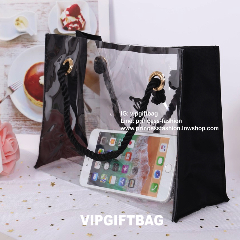 พรีเมี่ยมกิ๊ฟแท้ 100% 🔥 กระเป๋า Chanel waterproof bag ปั๊มโลโก้ กระเป๋ากันน้ำมาแล้วจ้า ร้อนๆแบบนี้พกติดไปสระน้ำด้วยนะคะ จุขอได้เยอะ สวยๆรับซัมเม่อร์นี้ไปเลยจ้าา