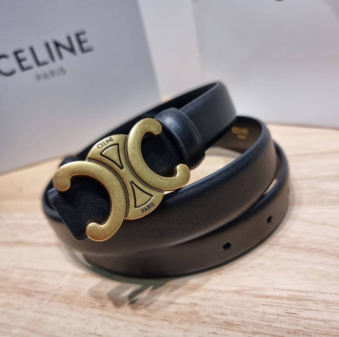 Celine belt with gift box set เข็มขัดซีลีนสุดคลาสสิค วินเทจ เรียบง่าย ผู้ดี เป็นซิกเนเจอร์ ด้วยดีไซน์อะไหล่สีทองวินเทจ ทำให้ใช้งานเป็น everyday use ได้เลย วัสดุหนังอย่างดี