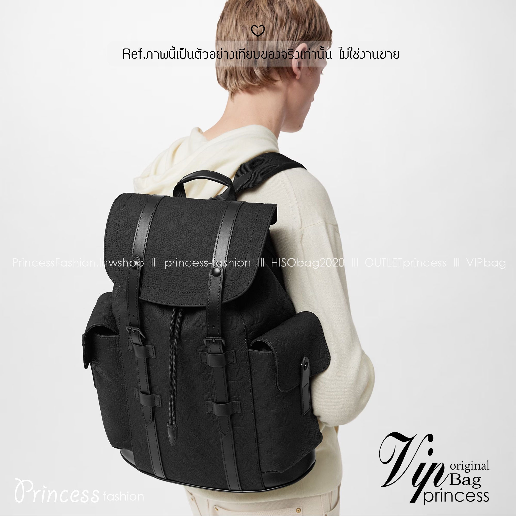LV Christopher MM Backpack กระเป๋าเป้สะพายหลังขนาดกลาง สีดำเต็มใบสวยคลาสสิก ปั้มลายโมโนแกรม ตอบโจทย์การใช้งานด้วยช่องกระเป๋าด้านข้าง 2 ช่อง ดีไซน์กระดุมกดและสายรูดเพิ่มความปลอดภัยในการพกพาสิ่งของด้านใน