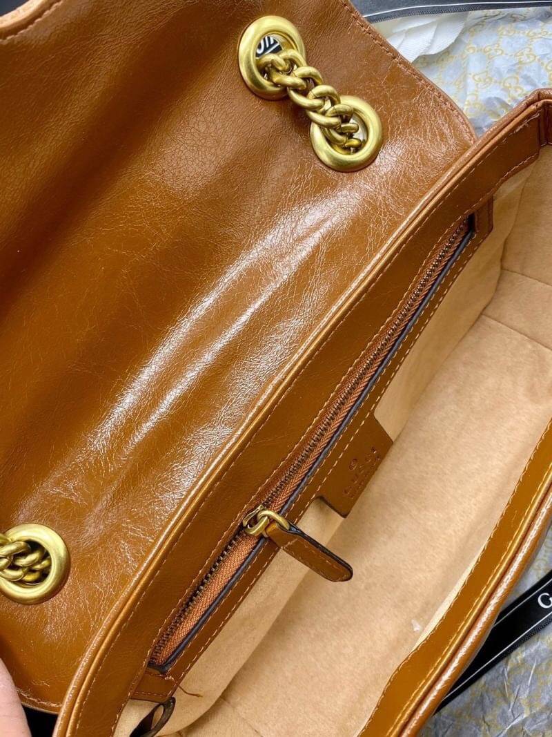 VIP 】หนังแท้ GUCCI GG Marmont brown leather shoulder bag ราคานี้หนังแท้คือคุ้มมากเลยค่าสาวๆ มี 2 ขนาด ปังไม่ไหว สีสวยมากกกก ต้องจัดแล้วน้าา ยกระดับความหรูให้กับตัวเองกันหน่อย ด้วยกระเป๋ารุ่นนี้!! ครอสบอดี้ที่ดีไซน์หรู อัพเลเวล ในราคาที่จับต้องได้ พร้อมเสิ