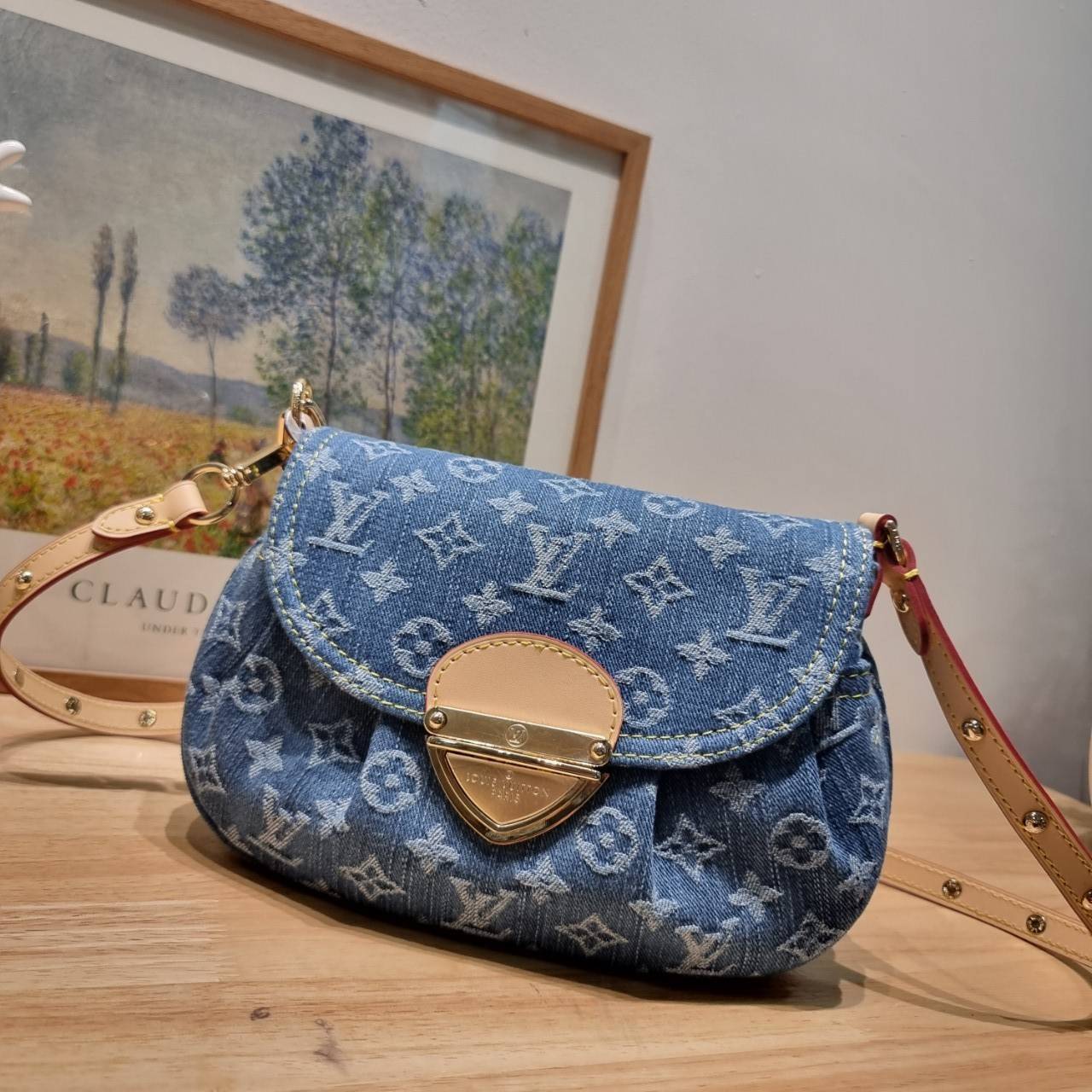 LV Sunset Denim Bag / LV Sunset Monogram Denim - Handbags แรงมากฉุดไม่อยู่ กับกระแสคอลใหม่ lvremix ดีไซน์แบบตัวมัม y2k รูปทรง baguette สวยดูแพง ใบนี้ก็ฉ่ำสุดๆ