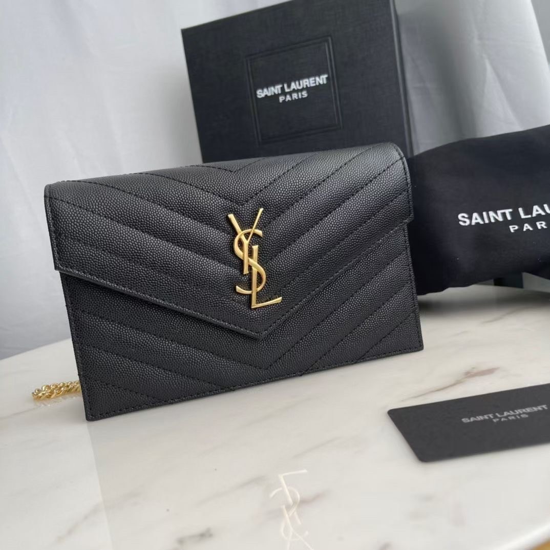 VIP 】หนังแท้ YSL Saint Laurent Envelope WOC 7.5” กระเป๋าเงิน wallet on chain ที่มาพร้อมสายสะพายแบบโซ่ ขนาด 7.5” หนังวัวติดโลโก้ YSL มีทั้งอะไหล่เงิน ทอง และดำ ด้านในมีช่องซิป และช่องใส่การ์ด 6 ช่อง เรียบหรู คลาสสิคมากๆ เลยค่ะ