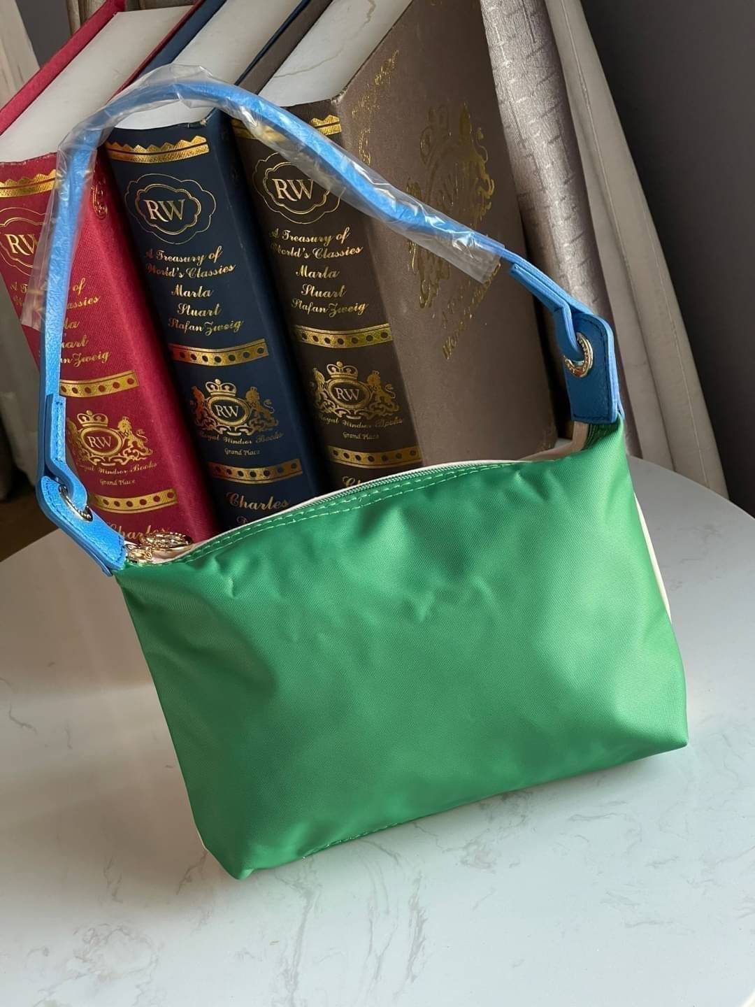 LONGCHAMP LE PLIAGE RE-PLAY Shoulder bag แฟน ๆ ของกระเป๋าไนลอนพกพาอันเป็นเอกลักษณ์ของแบรนด์ ตอนนี้มีคอลเลกชั่นใหม่ล่าสุดให้เลือกสรร