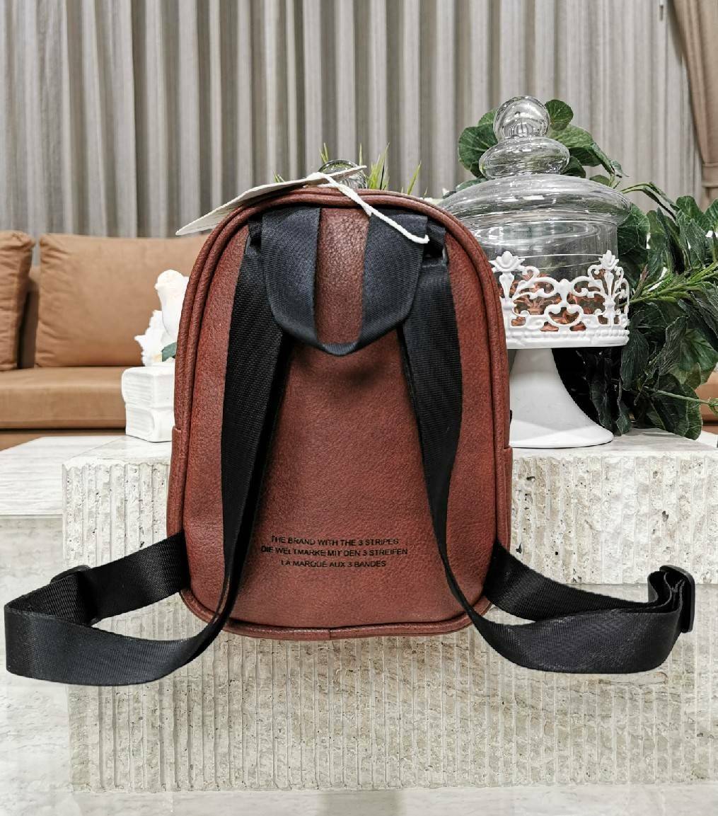 ADIDAS MINI BAGPACK กระเป๋าเป้สไตล์ Sport ขนาดมินิ กำลังน่ารัก น้ำหนักเบา ด้านหน้ามีโล้โก้และช่องซิป เปิดปิดด้วยซิปสะดวกใช้หัวซิปแบรนด์ ภายในมีโลโก้และช่องใส่ของ มีหูจับถนัดมือ สายสะพายเลื่อนปรับระดับได้ freesize ไอเท็มใหม่ดีไซน์สุดฮิต พร้อมส่งที่ไทยในราค