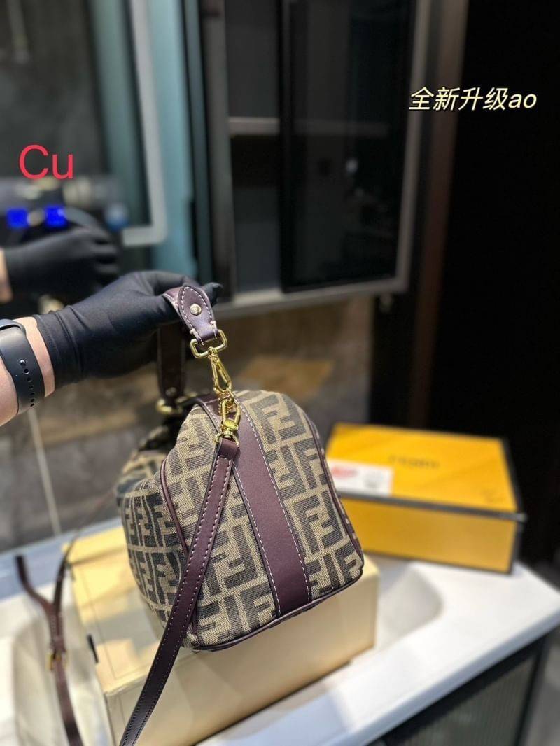 Fendi Tobacco Monogram FF Logo Zucca Buckle Belt Boston Mini Bag กระเป๋าสะพายไซส์มินิน่ารัก เปิดปิดด้วยตัวล็อคปั้มลายแบรนด์ ห้ามพลาดเลยค่ะใบนี้แนะนำสุดๆ