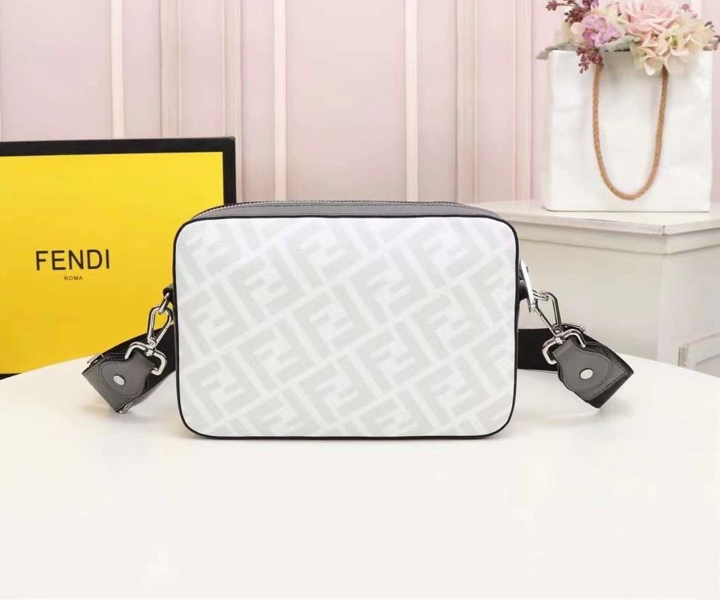 FENDI Ff-Print Coated-Canvas And Leather Cross-Body Bag เกรดออริจินอล FENDI Messenger Bag กระเป๋าสะพายข้าง ให้หนุ่มๆได้ตัวตึงกันไปเลยจ้า กับกระเป๋าสะพายทรงแมสเซ็นเจอร์ รุ่นหายาก ดีไซน์เรียบหรู สะดวกใช้ที่สุด ภายในโล่งกว้าง สายสะพายถอดได้ ปรับใช้ตามสะดวก ใ