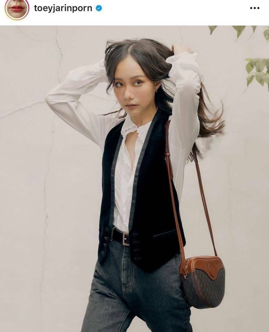 2021 SAINT LAURENT LE MONOGRAMME CŒUR bag / YSL Le Monogramme Crossbody Bag - Brown กระเป๋าสะพายสไตล์วินเทจ โทนสีผู้ดี ภายในโล่งจะสะพายไหล่ Crossbody ก็ดูดี สินค้ามาพร้อมถุงผ้าและกล่องแบรนด์ พร้อมส่งที่ไทยราคาสุดคุ้ม สาวก YSL ห้ามพลาด!