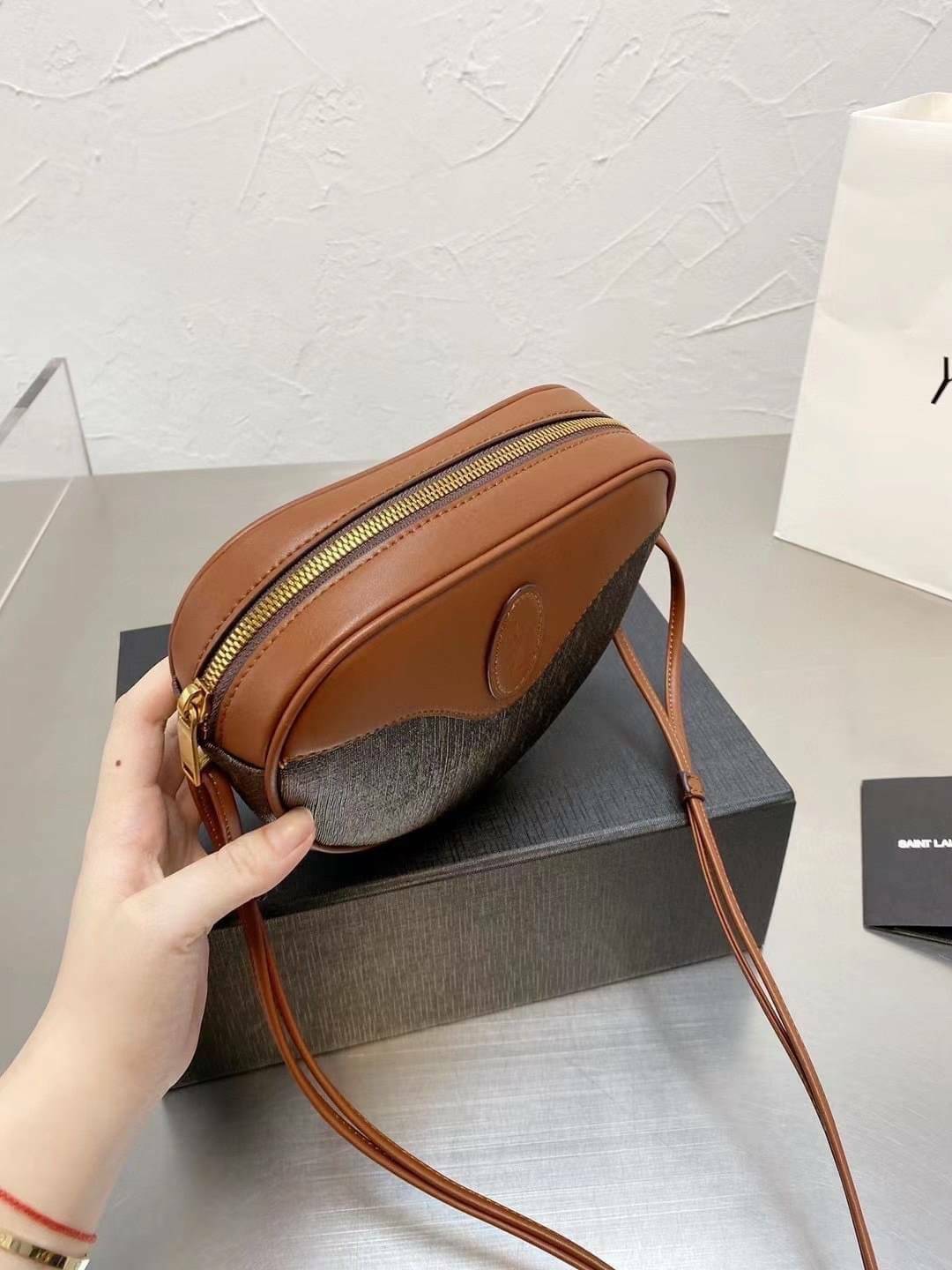 2021 SAINT LAURENT LE MONOGRAMME CŒUR bag / YSL Le Monogramme Crossbody Bag - Brown กระเป๋าสะพายสไตล์วินเทจ โทนสีผู้ดี ภายในโล่งจะสะพายไหล่ Crossbody ก็ดูดี สินค้ามาพร้อมถุงผ้าและกล่องแบรนด์ พร้อมส่งที่ไทยราคาสุดคุ้ม สาวก YSL ห้ามพลาด!