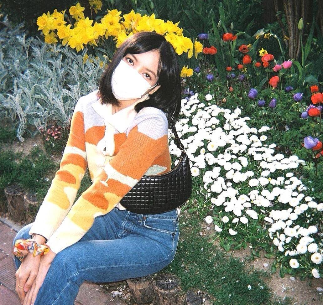 พรีเมี่ยมกิ๊ฟแท้ 100% 】CELINE SHOULDER BAG VIP GIFT WITH PURCHASE (GWP) พรีเมี่ยมกิ๊ฟ Limited Edition จาก CELINE HAUTEPARFUME DUTYFREE COUNTER วัสดุ LAMBSKIN หนังนิ่มสวยอยู่ทรงดีไซน์หรูฮิตสุดๆในเกาหลี เปิดปิดด้วยซิปแบรนด์สีทอง