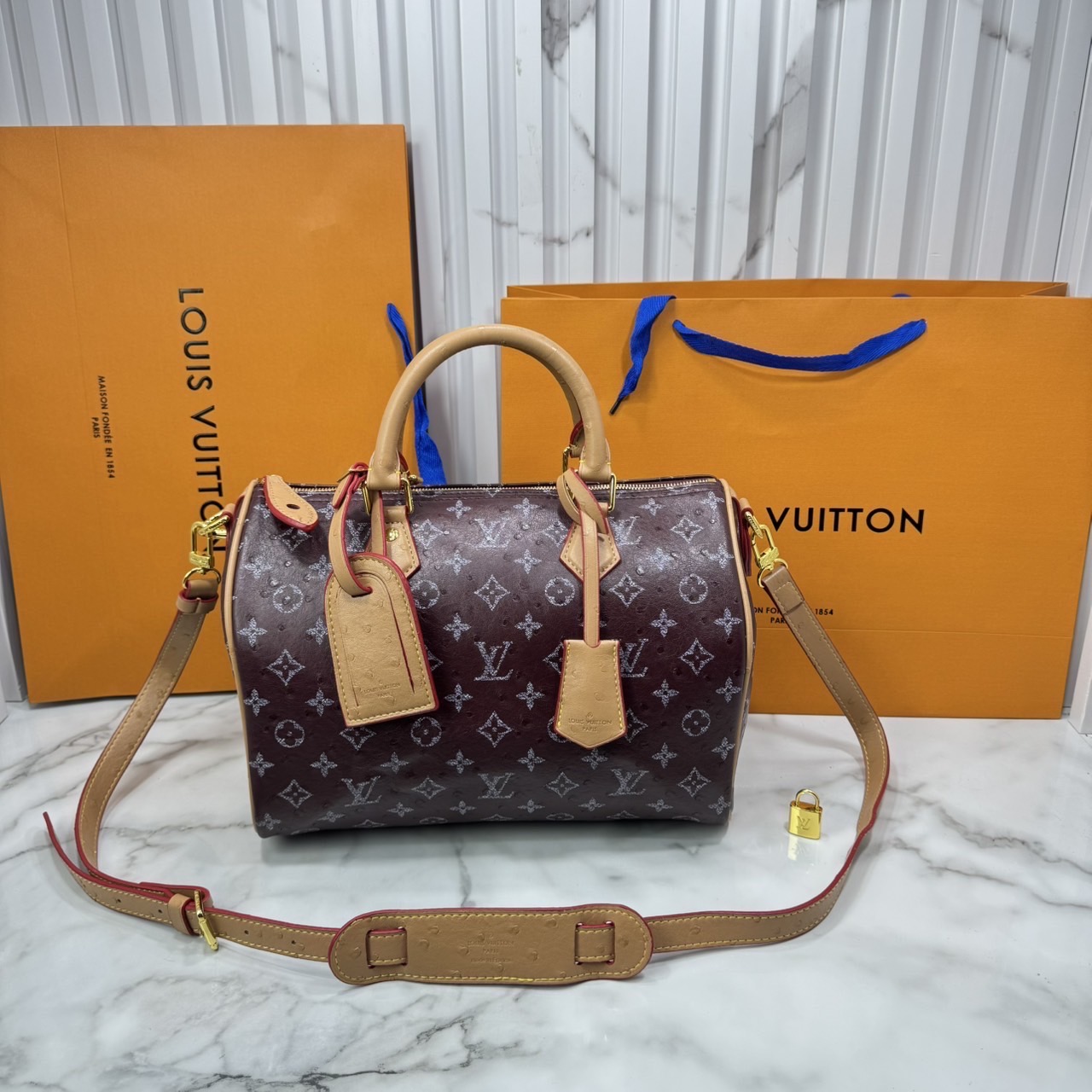 ORI หนังแท้ | LV Speedy P9 Bandoulière 30 Bag กระเป๋าสะพายทรงหมอนสปีดี้ใบใหญ่ คอลใหม่ล่าสุดหรูหราโดดเด่น แต่งลายนูนเพิ่มเท็กเจอร์เต็มใบ รูปทรงใช้งานง่ายสวยตลอดกาล