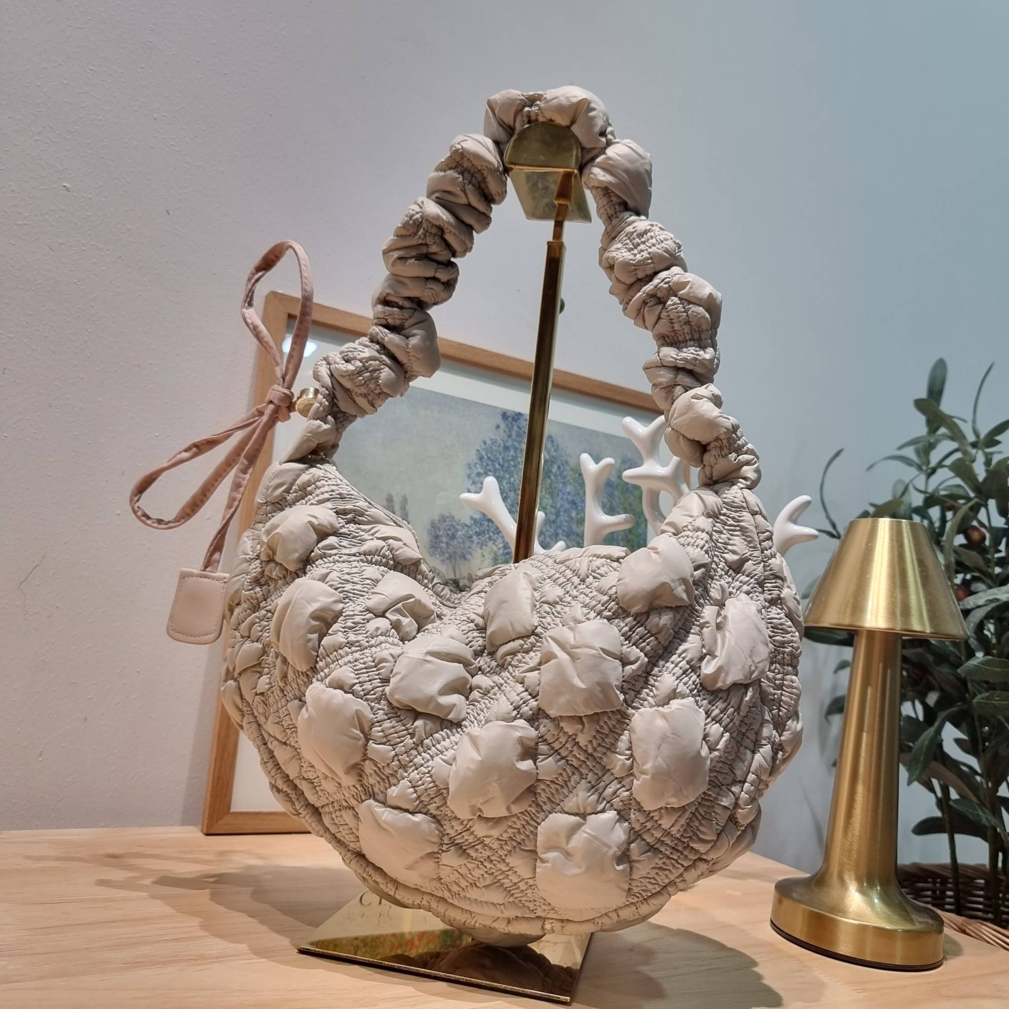 Carlyn cozy bag / Carlyn glaze bag 13 สีพร้อมส่ง อีกหนึ่งคอลเด็ด ที่ฮิตแบบฉุดไม่อยู่ กับไอเท็มนุ่มนิ่มจากเกาหลี พร้อมสีใหม่ล่าสุด กระเป๋าสะพายก้อนเมฆสุดเก๋ ที่สามารถใช้ได้หลากหลาย