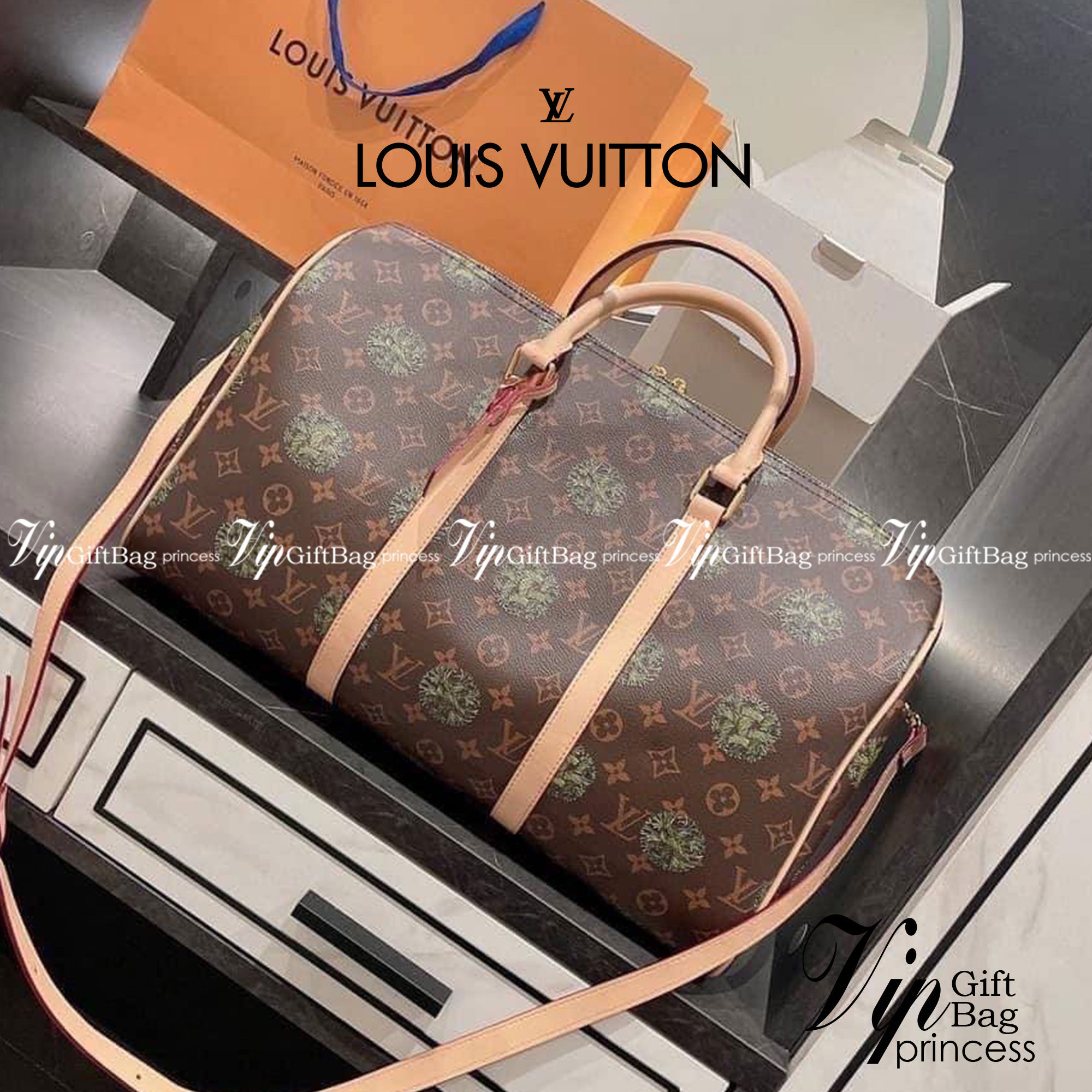 Louis Vuitton Monogram Travel Bag Luggage / LV Travel กระเป๋าเดินทาง อีกรุ่นขายดี!!! ของมันต้องมี ♡ มาใหม่ กระเป๋า TRAVEL BAG ใส่ของได้เยอะมาก ทรงสวย พิมพ์ลายชัดเจน มาพร้อมสายสะพายข้างสวยหรู ดูแพงคะ! พร้อมส่งที่ไทย