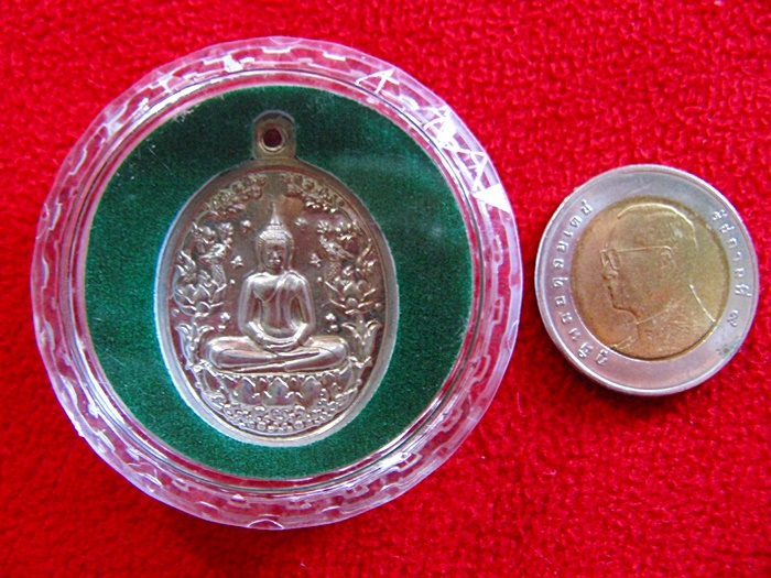 สินค้าหมดค่ะ เหรียญหลวงพ่อโสธร รุ่นอัญเชิญขึ้นจากน้ำ รุ่น2 ปี2555 เนื้อนิเกิล รูปไข่ พร้อมตลับเดิมค่ะ
