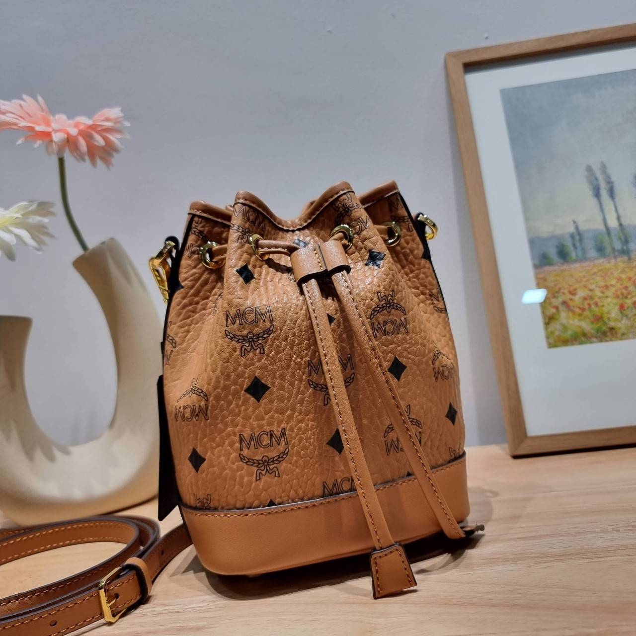 M.C.M MINI DESSAU DRAWSTRING BAG IN VISETOS กระเป๋าสะพายทรง bucket ไซส์ mini เกรดออริ สลับแท้ 1:1 ใช้งานต่างประเทศได้