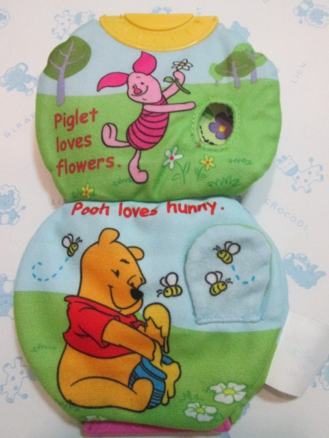 Disney " Hello Pooh" หนังสือนิทานผ้ามือสอง