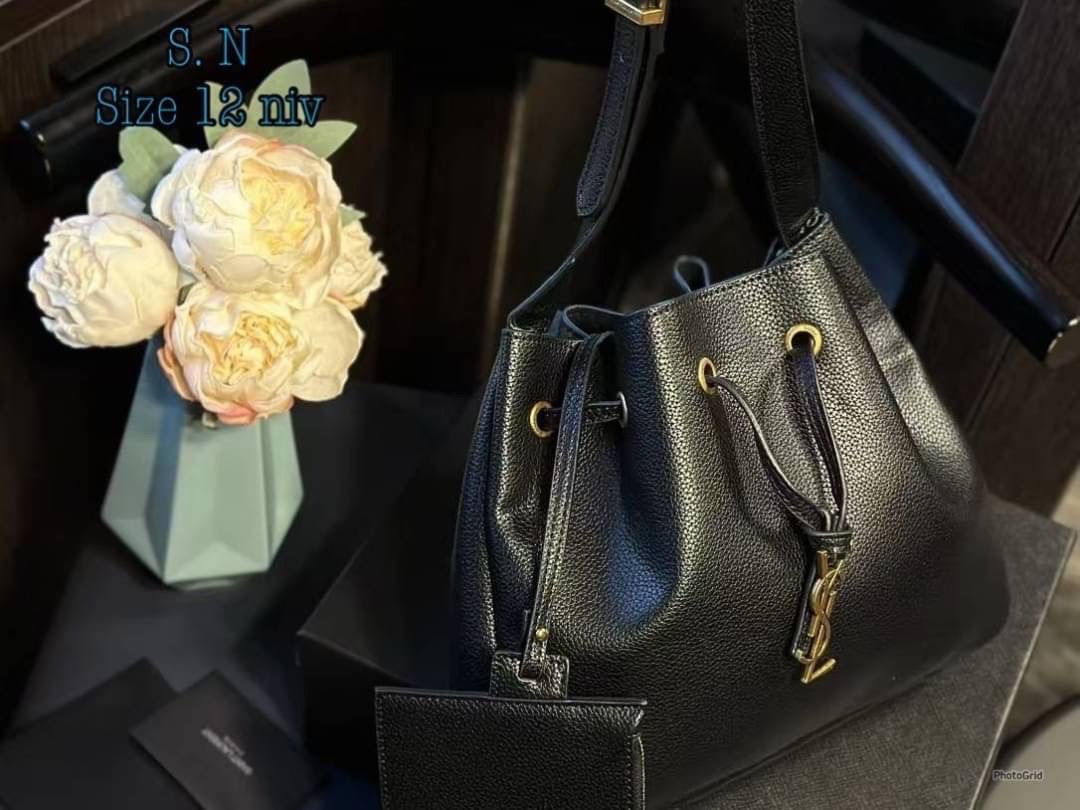 YSL PARIS VII flat hobo bag / YSL Bucket Bag กระเป๋าสะพายทรงโฮโบบัคเก็ต งานหนังเต็มใบ ฟังก์ชั่นสุดเลิศพร้อมเชือกรูด ดีไซน์รูปทรงใช้งานง่าย -- [รับตัวแทนกระเป๋า]