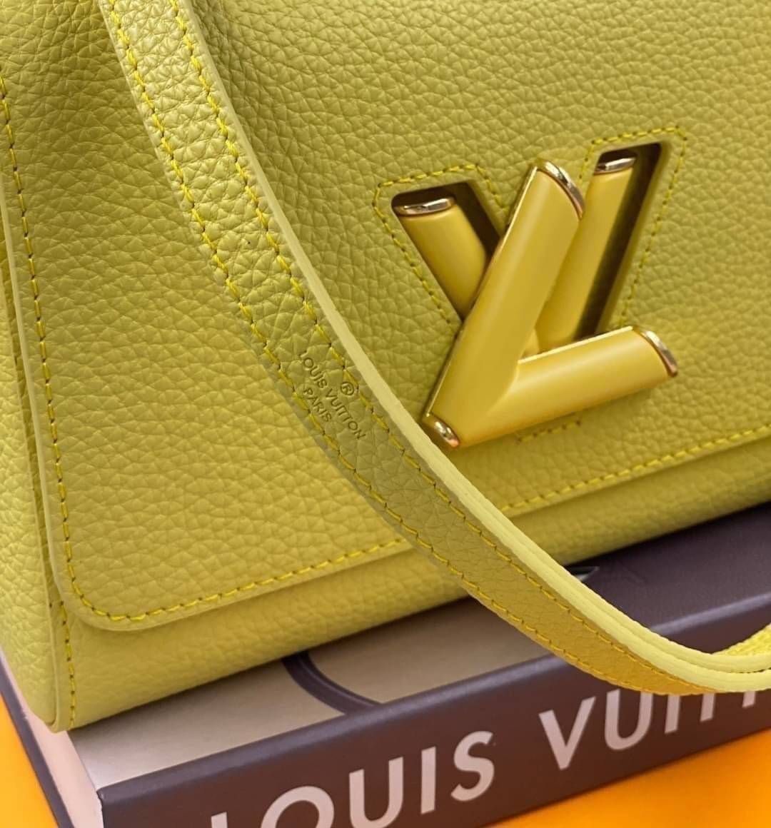 หนังแท้ LOUIS VUITTON Scrunchie Twist Bag พร้อมส่งที่ไทย เกรดออรินอลงานหนังแท้ทั้งใบ ภาพสินค้าถ่ายจากงานขายจริง ใช้งานต่างประเทศได้