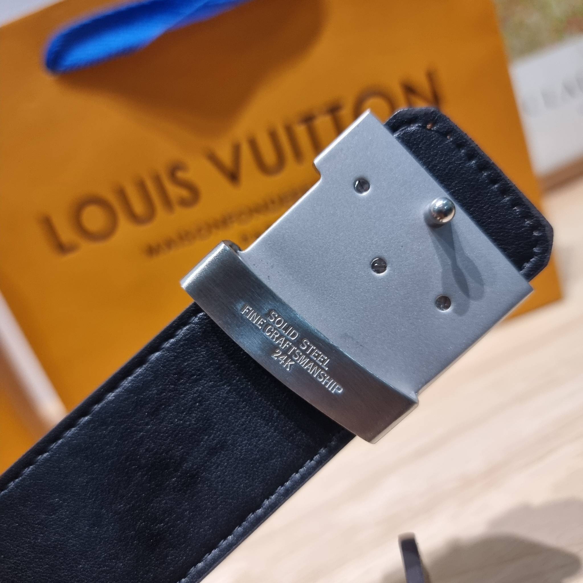 LV Belt Monogram / Silver- Gold เข็มขัดสุดคลาสสิค เรียบง่าย ผู้ดี เป็นซิกเนเจอร์ ด้วยดีไซน์ที่เป็นอมตะ หัวเข็มขัด solid steel อะไหล่ทองและอะไหล่เงินโดดเด่น