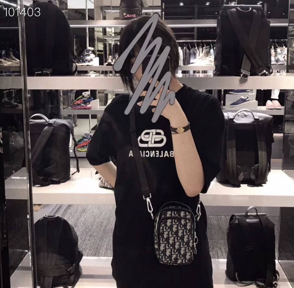 หนังแท้ DIOR OBLIQUE AITPODS MINI BAG พร้อมส่งที่ไทย งานหนังแท้และผ้าแจ็คการ์ดออริจินอล ภาพสินค้าถ่ายจากงานขายจริง ใช้งานต่างประเทศได้