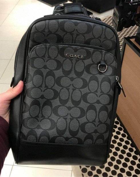 ใหม่ล่าสุด คุณผู้ชายห้ามพลาดเลยค่าา COACH GRAHAM PACK IN SIGNATURE ((89937)) พร้อมส่งที่ไทยค่ะ! กระเป๋าคาดอก สามารถคาดด้านหน้าหรือด้านหลังได้ตามแต่สะดวกค่ะ หนังแท้นิ่ม ทรงสวยมากๆค่ะสำหรับรุ่นนี้! มีช่องซิปตอนหน้าหนึ่งช่อง;ช่องหลักเปิดปิดแบบซิปคู่ ภายในโล่