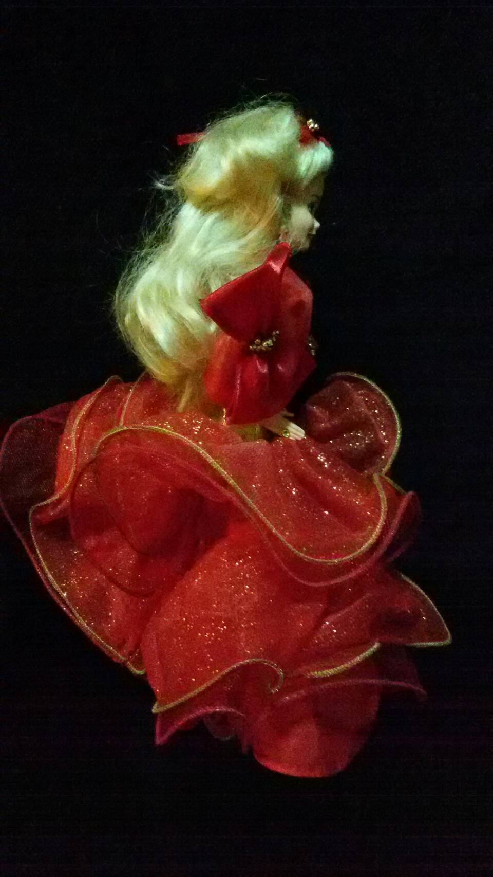 Barbie Happy Holidays Barbie Doll Hallmark Special Edition (1993) ตุ๊กตาบาร์บี้แท้มือสองสภาพดีค่ะ