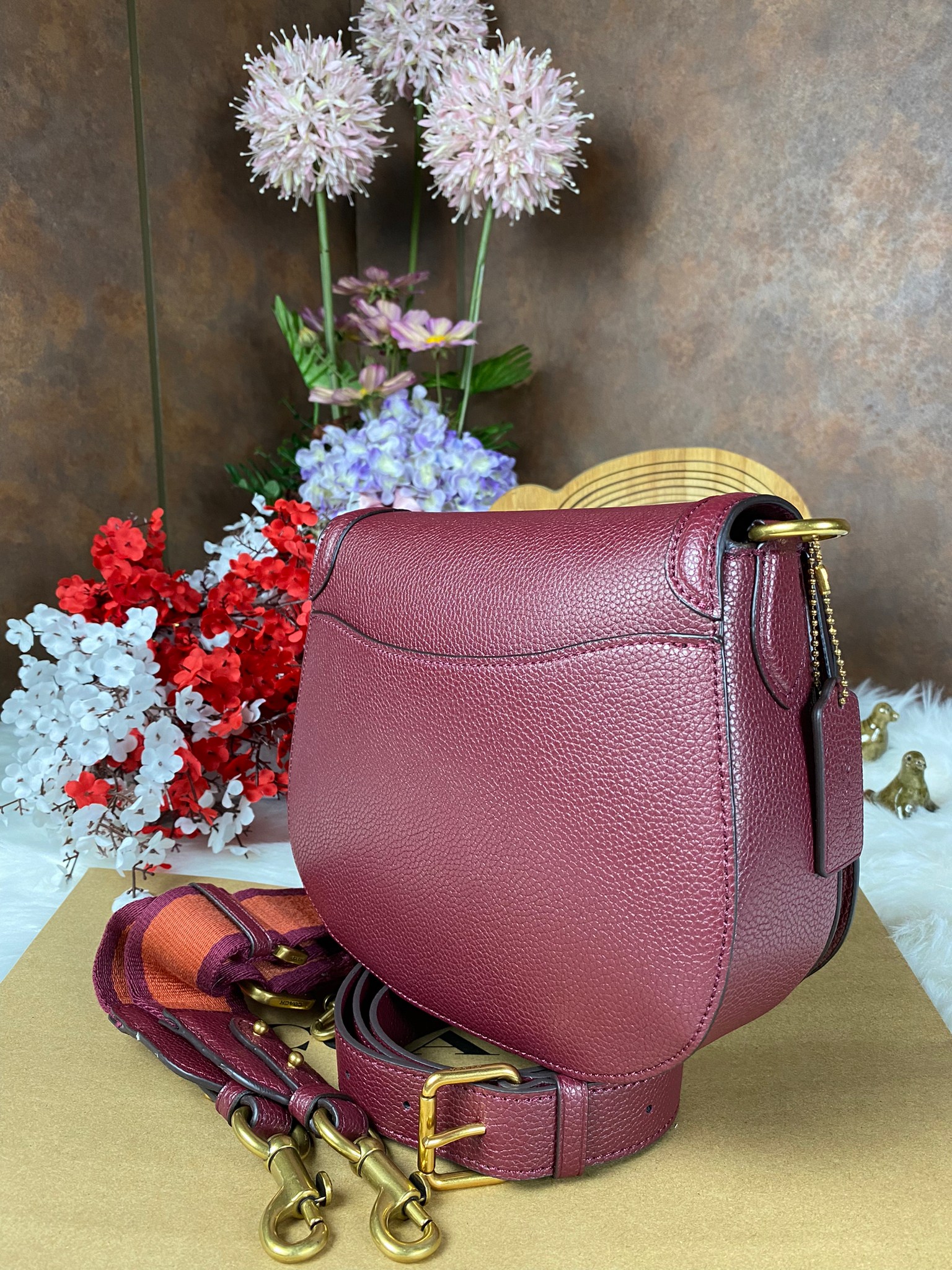 OUTLET 】COACH BEAT SADDLE BAG 10 แบบพร้อมส่ง จุกๆ เลยค่า The best item! ที่สาวๆรอคอย! ฮอตไฟลุก! สีหายาก ละมุนคุณหนู คอลเลคชั่นใหม่ ดีไซน์หรูหรา พิเศษมากๆมาพร้อมสายสะพาย 2 เส้น ใช้คู่กันหรือแยกสะพายก็สวยครบสูตร กระเป๋าสะพายทรง saddle คลาสสิค วัสดุหนัง glov