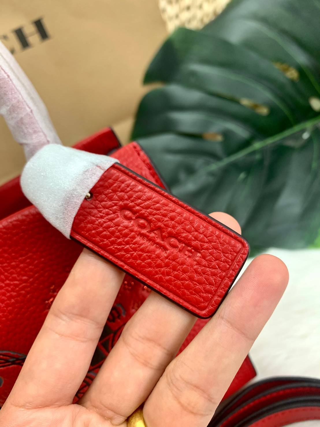 COACH MINI CALLY CROSSBODY IN SIGNATURE ((3599, 2184, 5693, 2134, 2183)) พร้อมส่งที่ไทยทันที! กระเป๋าสะพายครอสบอดี้ร์ กระเป๋าครอสบอดี้โท้ทมินิไซส์ รุ่นใหม่สุดฮอต!! ใบจริงคือน่ารักม้ากกกก!! สวยอยู่ทรง น่ารักน่าใช้ ทรงTote ปากกระเป๋าเปิดปิดแบบแม่เหล็ก ภายใน