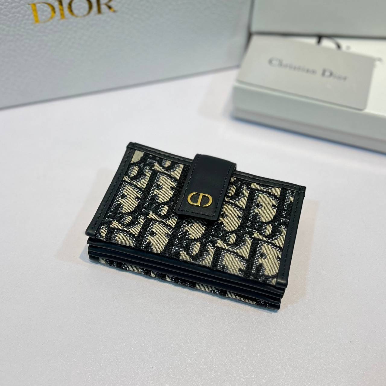DIOR CARD HOLDER / DIOR Oblique 30 Montaigne monogram 5-gusset cardholder wallet กระเป๋าใส่บัตรแบรนด์หรู เป็นไอเท็มที่จัดสรรความเป็นระเบียบให้คุณได้ง่ายๆ มาพร้อมเสิร์ฟครบเซ็ท