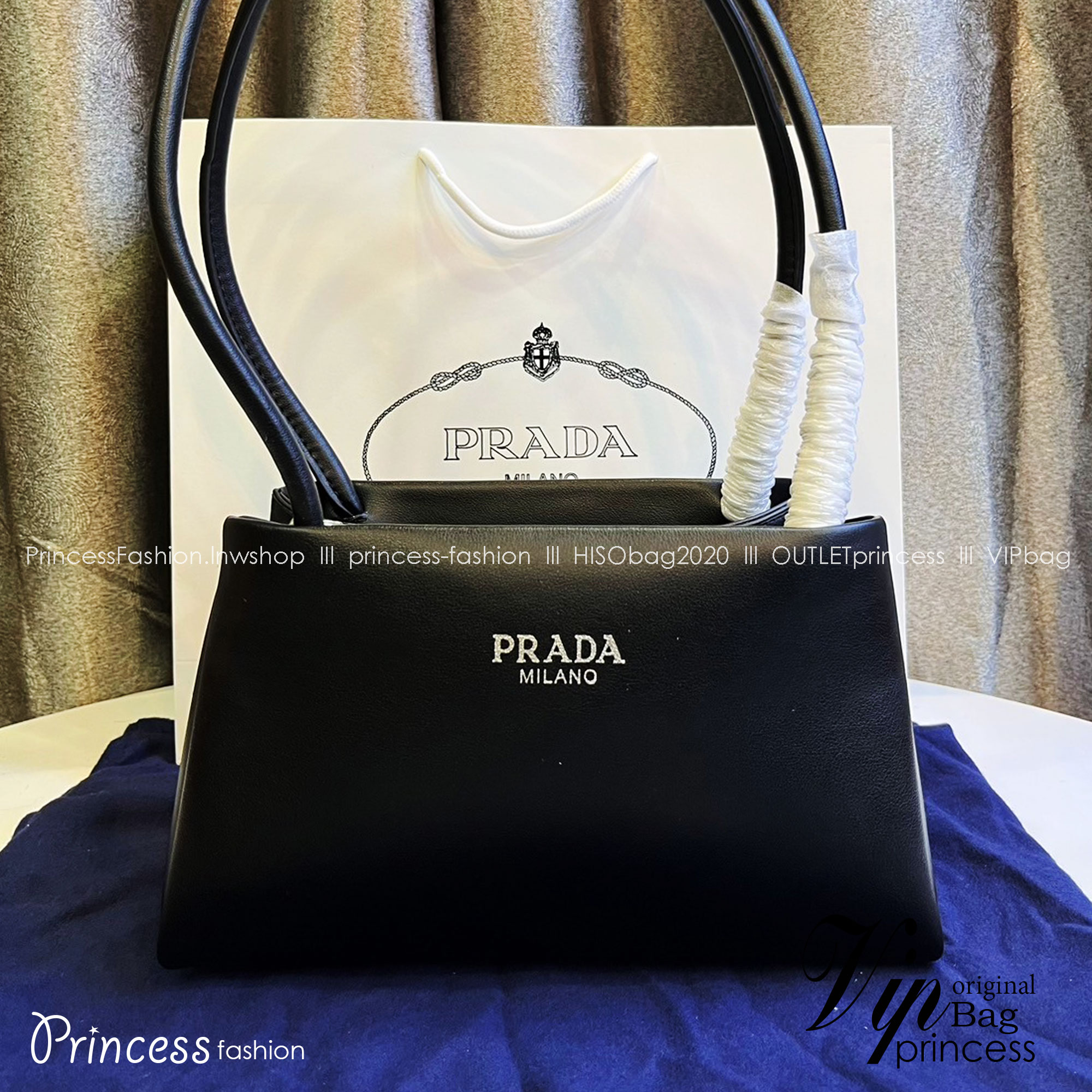 Prada Leather mini-bag / Prada small logo-embossed shoulder bag / PRADA LEATHER HANDBAG พร้อมส่งที่ไทย กระเป๋าถือหูจับในตัวรูปทรงคลาสสิค หนังเรียบสวยหรู ผิวสัมผัสดีงาม **สินค้าเกรดออริจินอล 1:1 สลับแท้