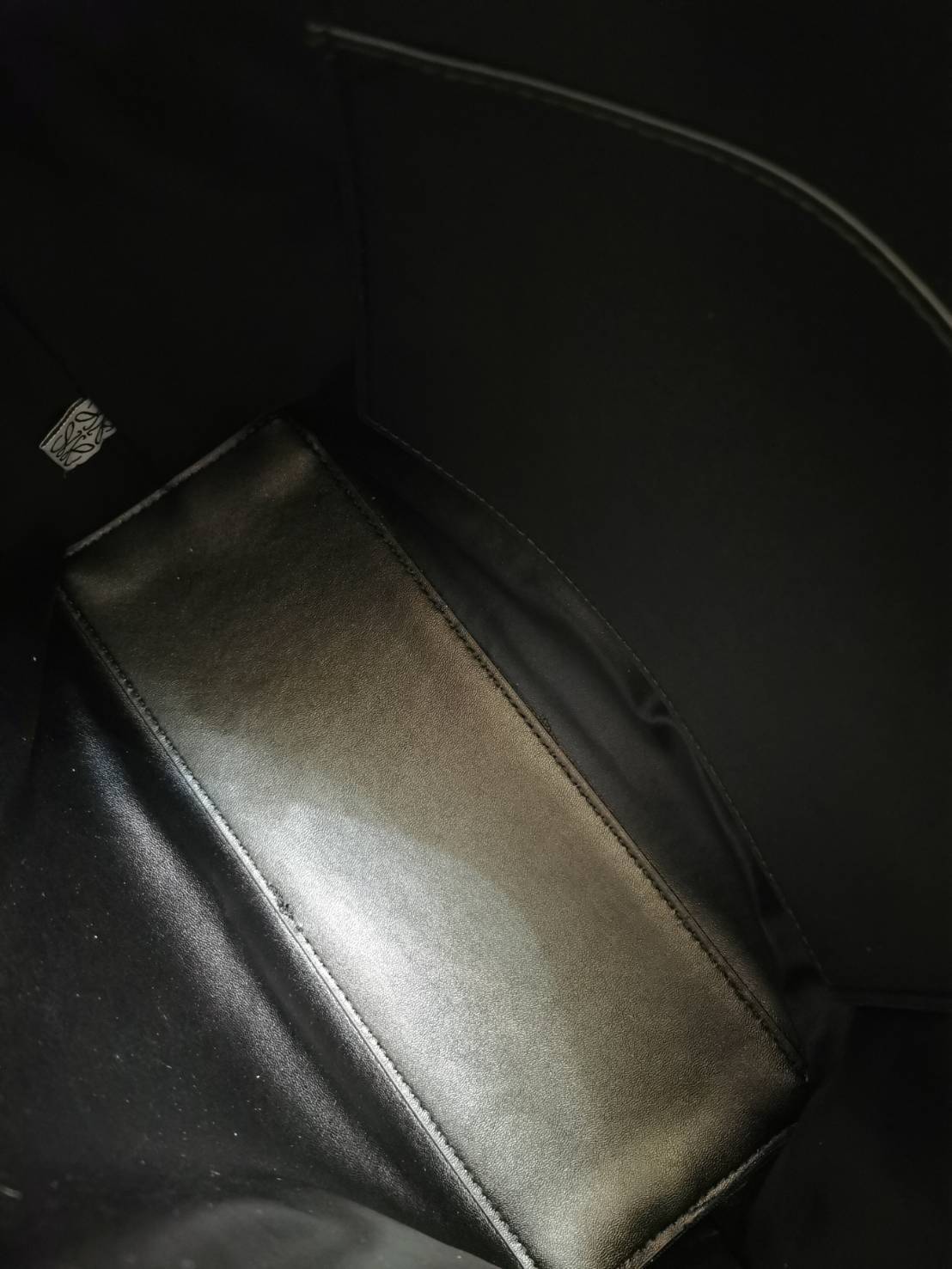 LOEWE ANAGRAM TOTE BAG VIP GIFT WITH PURCHASE GWP พรีเมี่ยมกิ๊ฟ Limited จาก LOEWE PERFUME DUTYFREE ไอเท็มใหม่! ดีไซน์สวยคงเอกลักษณ์ด้วยวัสดุ Anagram Canvas Jacquard Fabric ผสมผสานหนังแท้ Calfskin ลงตัวสุดคลาสสิค ขนาดกำลังดี น้ำหนักเบา ใส่เอกสาร A4 Noteboo