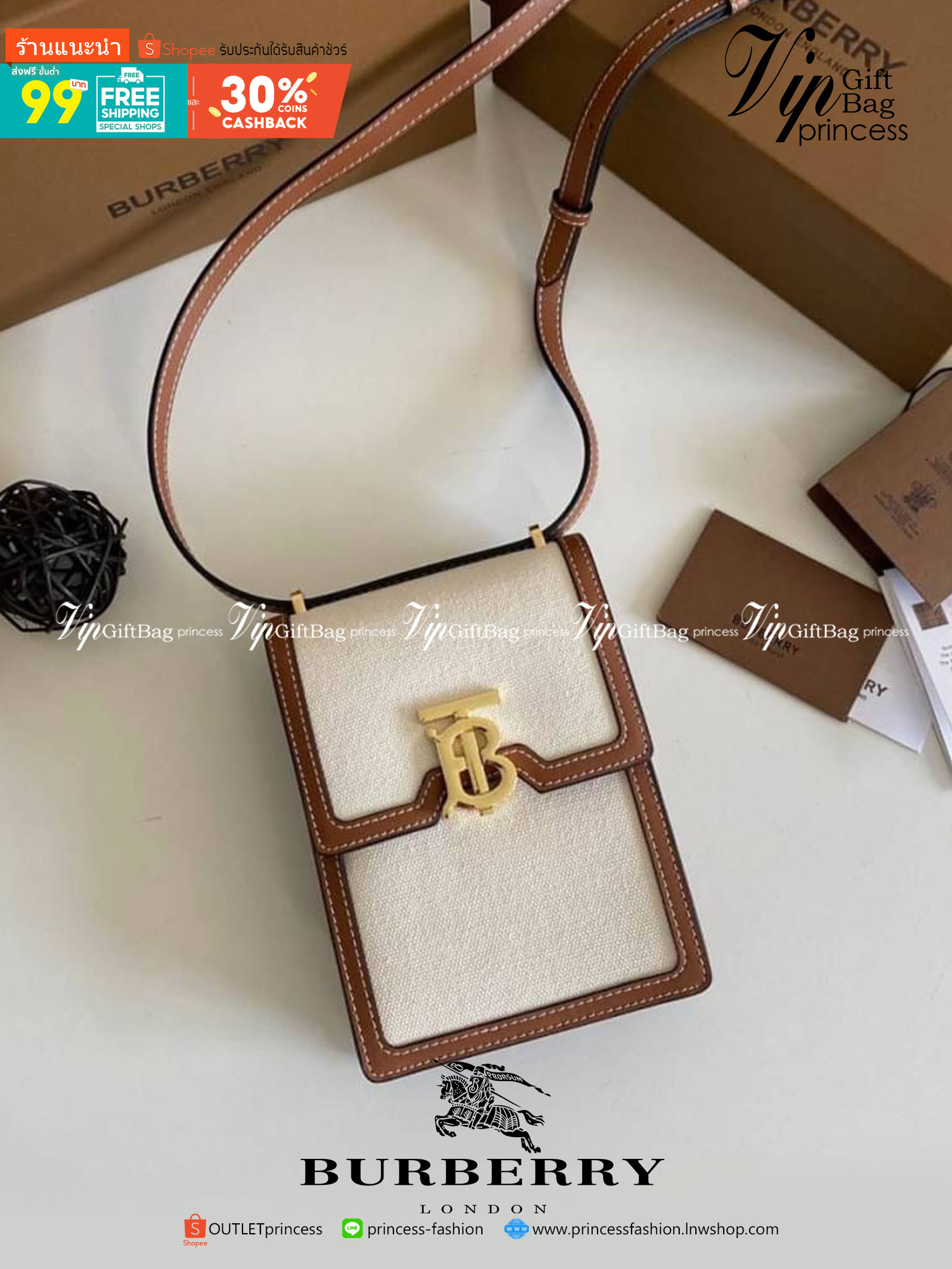 VIP 】หนังแท้ BURBERRY ROBIN MINI FRAGRANCES SHOULDER BAG กระเป๋าสะพายทรงเหลี่ยมแนวตั้งดีไซน์สวยหรูอยู่ทรงมีโลโก้แบรนด์ด้านหน้า เปิดปิดด้วยฝาปิดสัญลักษณ์รูปตัวB ภายในโล่งสามารถใส่มือถือ iphone เงิน ของจุกจิกได้ สายสะพายหนังยาวถอดได้ปรับระดับได้ อะไหล่แบรนด