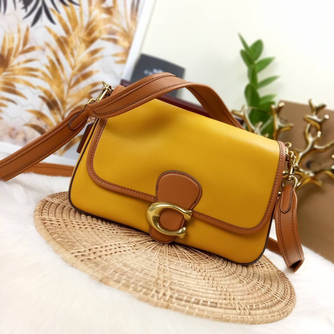 COACH SOFT TABBY SHOULDER BAG (C4823//C5261) กระเป๋าถือ กระเป๋าสะพาย ที่ใครๆก็เข้าถึงได้ หรูหรา คลาสสิค ลุคเรียบร้อย แต่ความสวยไม่น้อย! ดาเมจความลุคผู้ดีรุนแรงมาก!!เกินต้าน!!// วัสดุหนังแท้ทั้งใบ หนังเรียบ หนังนิ่มมากๆ อยู่ทรงสวยมากๆด้วย// ด้านในโล่งกว้าง