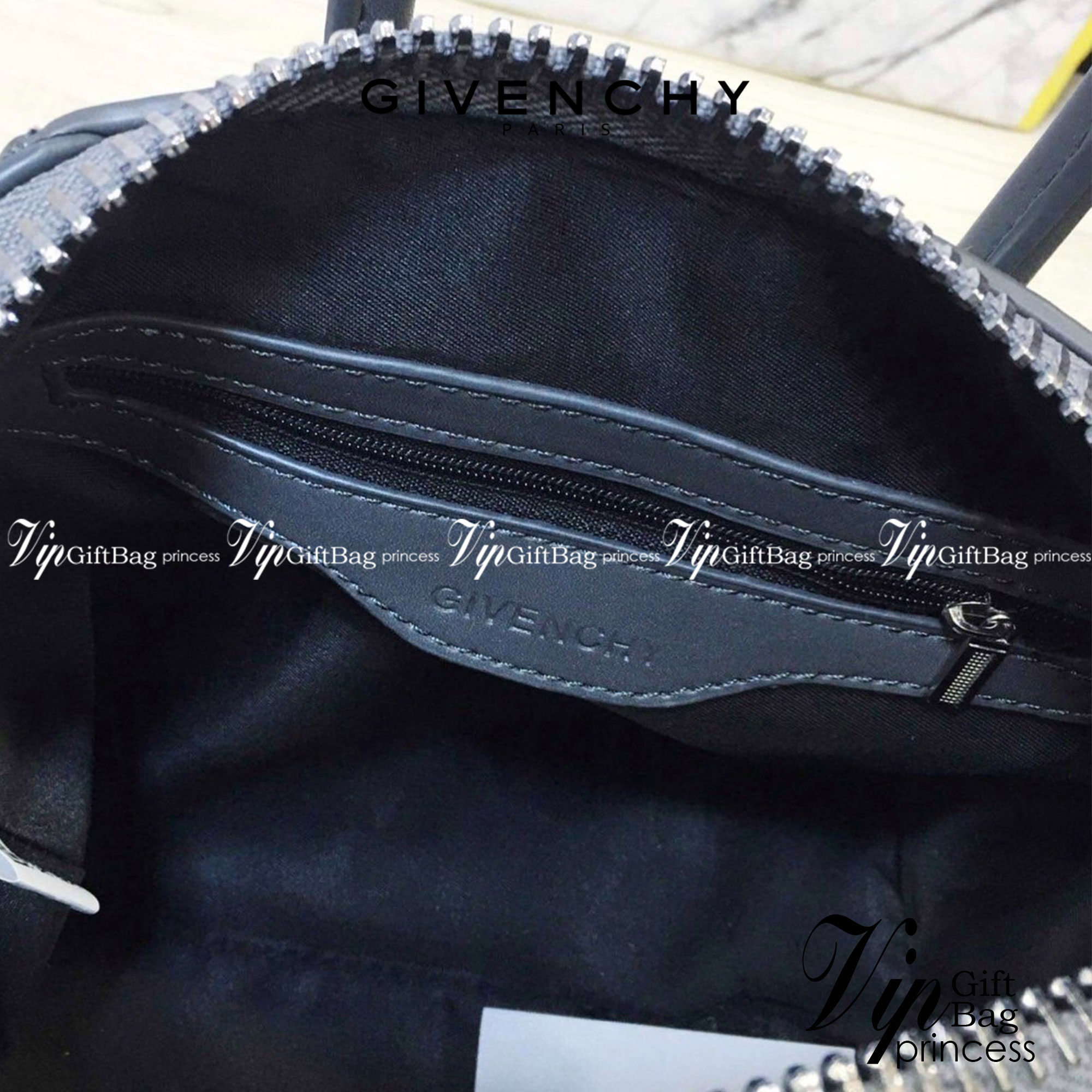 Givenchy Antigona Mini leather shoulder bag กระเป๋าสุดคลาสสิก ใบเดียวก็เอาอยู่ Day to Night Bag เข้าได้กับลุค Smart Casual ด้วยทรงกระเป๋าที่ฐานกว้างใส่ของใช้ที่จำเป็นได้ทุกอย่าง ตั้งอยู่ทรง มาพร้อมสายสะพายตกแต่สายแบบหมุดแหลม สามารถปรับระดับได้ จะถือหรือคล