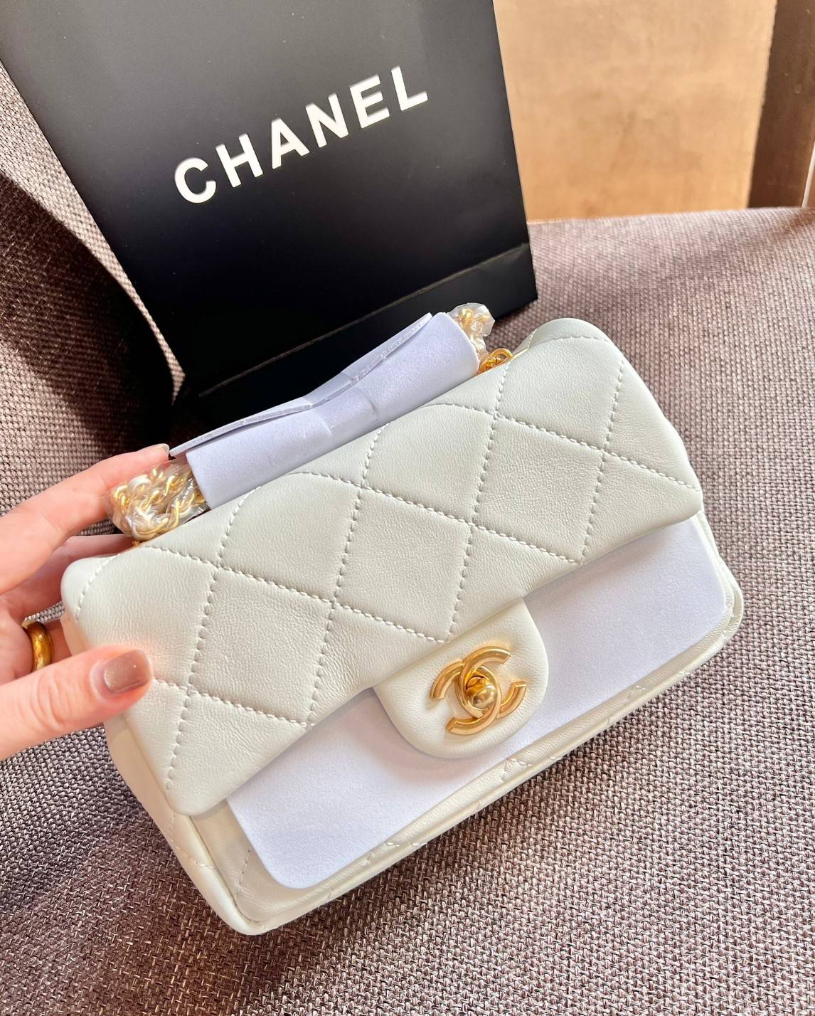 Chanel Small Flap Bag with Top Handle 8" /CHANEL CHAIN SHOULDER BAG กระเป๋าสะพายได้และหิ้วได้ หนังสวย เรียบ สัมผัสนุ่มมือ น่าใช้มากๆ