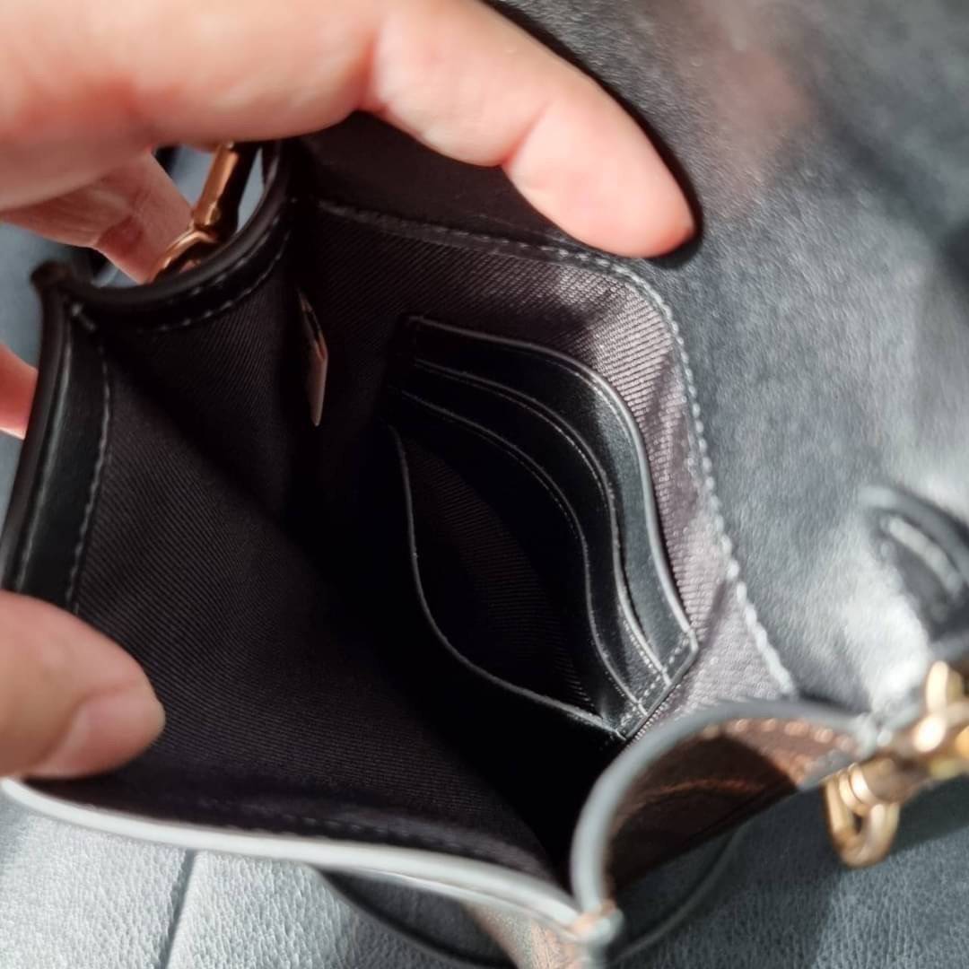 COACH RACHEL PHONE CROSSBODY IN SIGNATURE CANVAS พร้อมส่ง กระเป๋าสะพาย case phone ต้องมา ให้คุณพกพา gadget ล้ำไปได้ทุกที่ ใส่โทรศัพท์มือถือได้ทุกรุ่น ดีไซน์ใหญ่กว่าเดิม