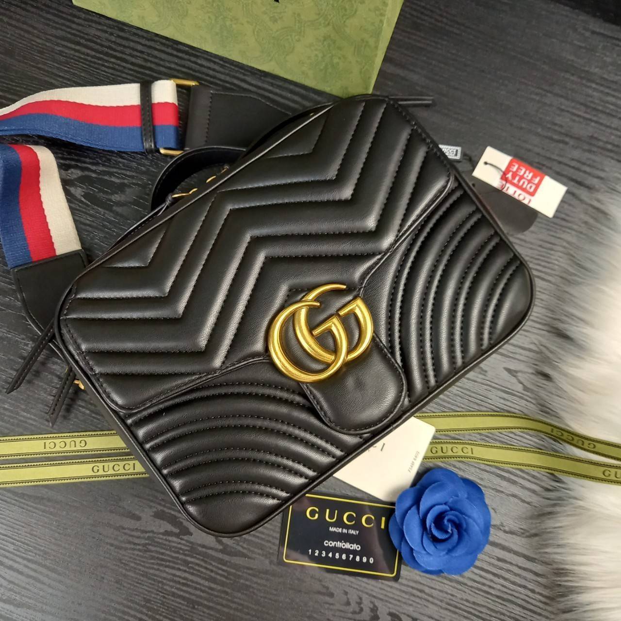 VIP GUCCI GG MARMONT TOP HANDLE SHOULDER BAG / BOLSA GG MATELASSE กระเป๋าถือ กระเป๋าสะพาย คอลเลคชั่นสุดหรู มาพร้อมสายสปอร์ตสะพายยาว สามารถปรับระดับได้ ถอดได้ เป็นอีกรุ่นที่โดดเด่นมากๆ การใช้งานคล้องตัวสุดๆ โดดเด่นด้วยโลโก้ GG ขนาดใหญ่เป็นเอกลักษณ์
