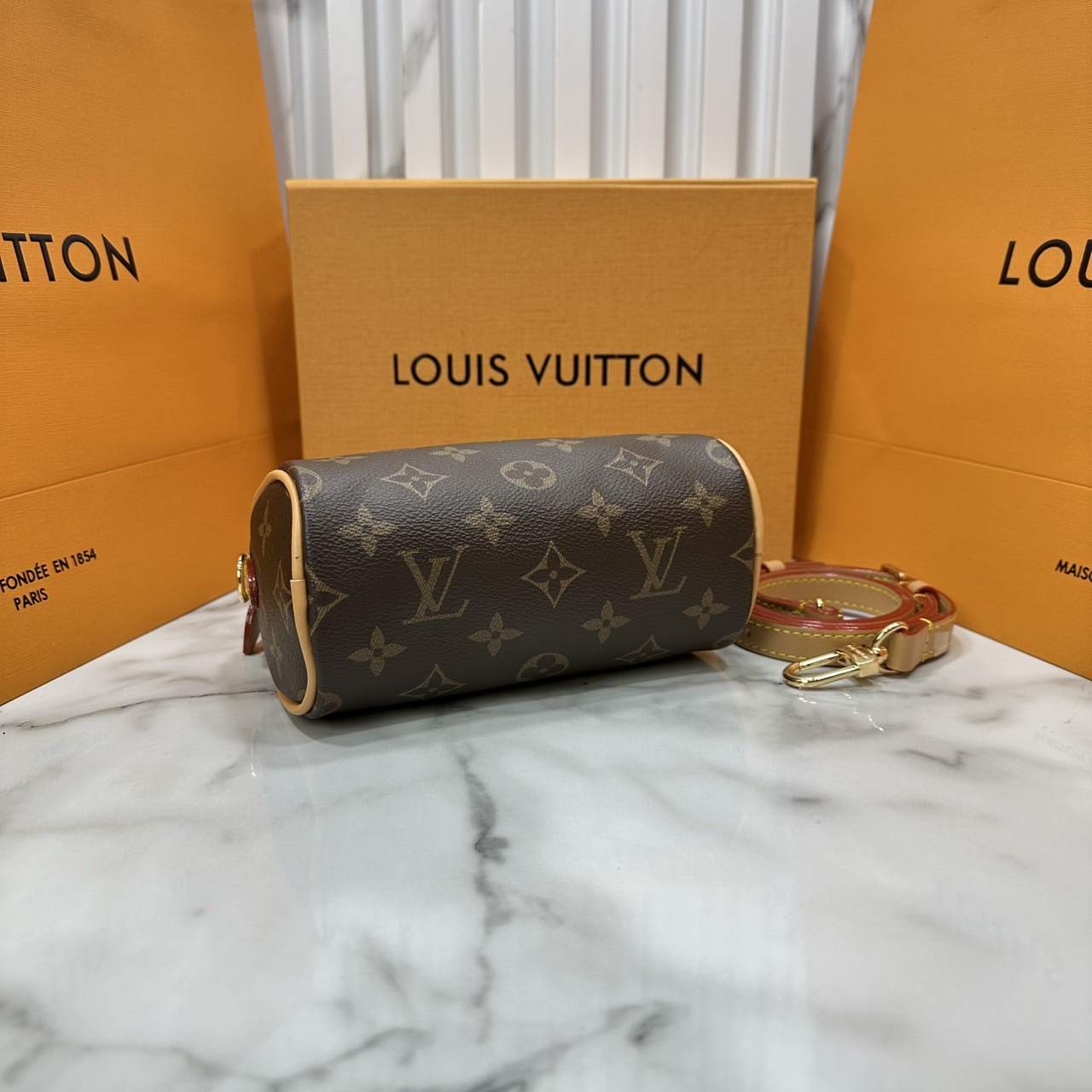 LV Nano Speedy bag Monogram Canvas กระเป๋าสะพายสปีดี้ไซส์มินิ ปุ๊กปิ๊กน่ารัก สวยหรูดูดี ดาราเซเลปใช้เพียบ รุ่นที่สวยงามตลอดกาล สาวๆ ควรมีติดไว้ซักใบ งานจริงสวยดูแพงมากค่า