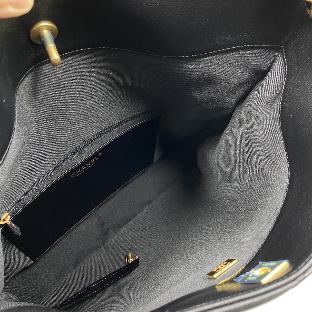 Chanel Tote Bag / Chanel Hobo / Chanel Vintage Big CC Turnlock Black Quilted Large Bag Holo กระเป๋าโท้ทใบใหญ่สไตล์วินเทจ งานหนังเต็มใบลายควิลท์ เป็น every look จุของได้เยอะ เหมาะมากๆ ค่ะ