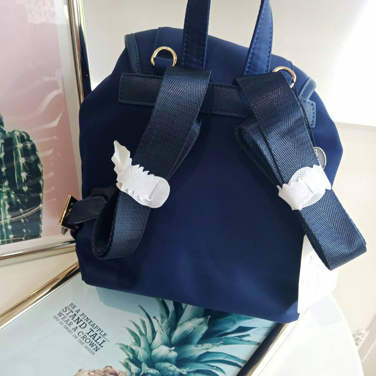 PRADA MINI BACKPACK with chain กระเป๋าเป้ size mini premium gift จากแบรนด์ Prada ขนาดกำละงน่ารัก ปรับสะพายได้หลายทรง วัสดุ nylon เปิดปิดด้วยกระดุมแม่เหล็ก ด้านหน้ามีช่องเล็ก น้ำหนักเบา ภายในมีช่องเล็ก และช่องซิป จุได้เยอะ ซับได้ 100& polyester มีหูหิ้วจับ