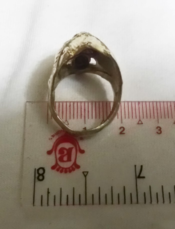 สินค้าหมดค่ะ แหวนหนุมานเนื้อทองขาวประดับพลอยสีแดงพร้อมใบคาถาค่ะ