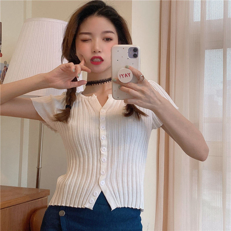 พร้อมส่ง🐰เสื้อไหมพรมแขนสั้นทรงพอดีตัว ผ้าเนื้อดี ผ้าไม่บางใส่สบาย สีขาว