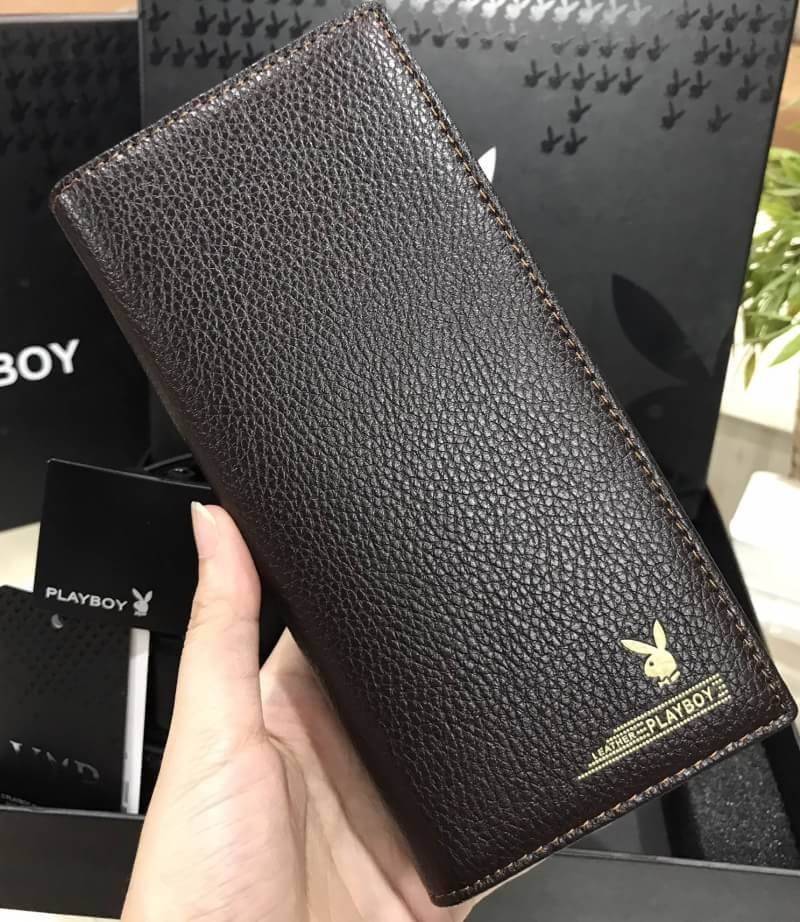 PLAYBOY LEATHER BELT & LONG WALLET VALUE PACK Limited Edition จาก Playboy เซทนี้สุดคุ้มค่ะได้ทั้งเข็มขัดและกระเป๋าสตางค์ใบยาวแบบใส่มือถือได้ มีช่องใส่รูป ช่องใส่บัตร ช่องใส่ธนบัตร แบงก์พัน ช่องซิปใส่เหรียญ แยกเป็นสัดส่วน พร้อมกล่องแบรนด์สามารถมอบเป็นของขว