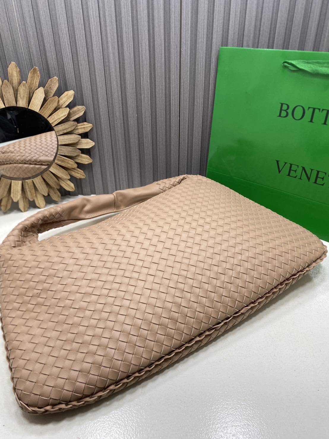 BOTTEGA Large Hop Shoulder Bag 48cm / BOTTEGA Hobo Bag กระเป๋าสะพายไหล่ใบใหญ่ จุของได้เยอะมาก ดีไซส์สานเป็นเอกลักษณ์สวยงาม