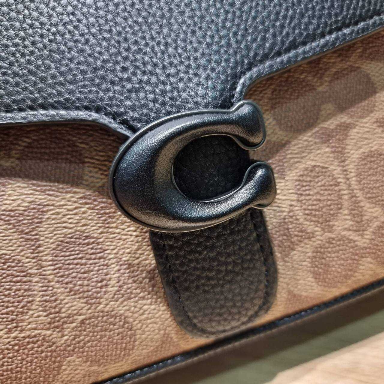 COACH Soft Tabby Messenger In Signature Canvas C8430 CH769 ไอเท็มที่หนุ่มๆต้องไม่พลาด กระเป๋าทรงแมสเซนเจอร์ใบใหญ่กำลังพอดี พร้อมด้วยสายสะพาย 2 เส้น