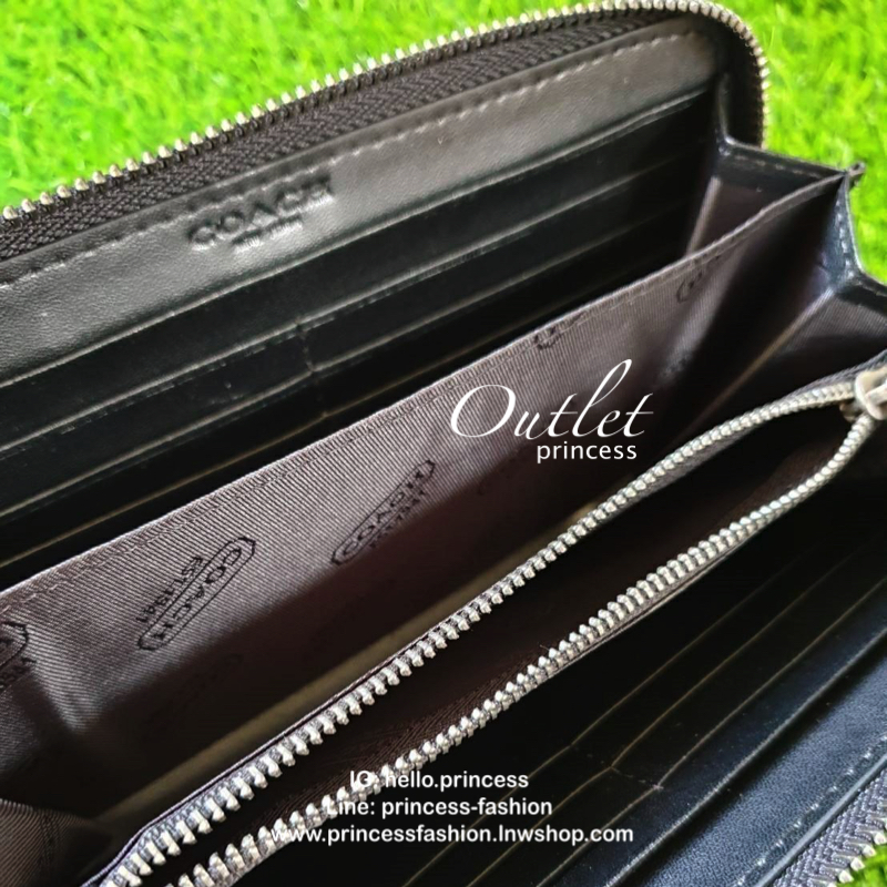 COACH FACTORY OUTLET LONG WALLET Best seller! กระเป๋าสตางค์ใบยาวซิป วัสดุหนัง ลาย Signature Brand สวยหรู เปิดปิดด้วยซิป หัวซิปแบรนด์ ภายในมีช่องใส่บัตร ธนบัตร และช่องซิปใส่เหรียญค่ะ