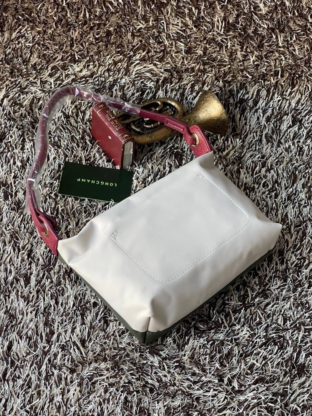 LONGCHAMP LE PLIAGE RE-PLAY Shoulder bag แฟน ๆ ของกระเป๋าไนลอนพกพาอันเป็นเอกลักษณ์ของแบรนด์ ตอนนี้มีคอลเลกชั่นใหม่ล่าสุดให้เลือกสรร